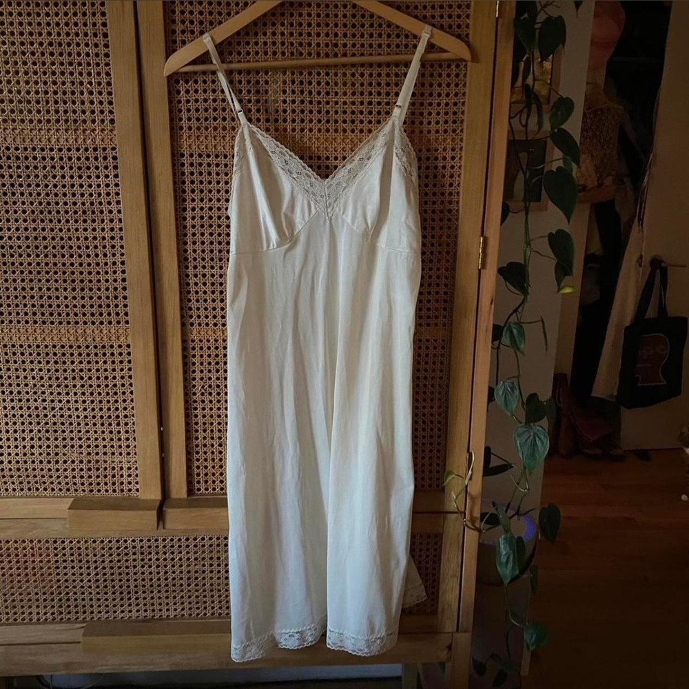 Vintage Vanity Fair Cream Silky Nylon Slip Dress with Lace Size M - Picture 5 of 7